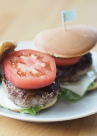 ドラえもんが泣いて喜ぶ「どら焼き食堂のどらバーガー」、花道が号泣した「晴子さんの焼きうどん」も！ あの人気マンガに出てくる“マンガ飯”をリアルに再現☆【作ってみた】